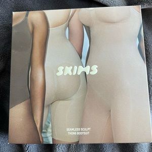 Skims Seamless Sculpt Thing Bodysuit - Size L